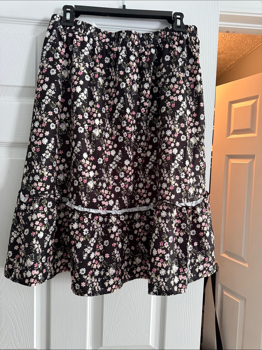 Allegra K Black A-Line Floral Skirt with Pink & White Blooms